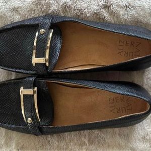 Naturalizer size 7 black loafer with gold buckle